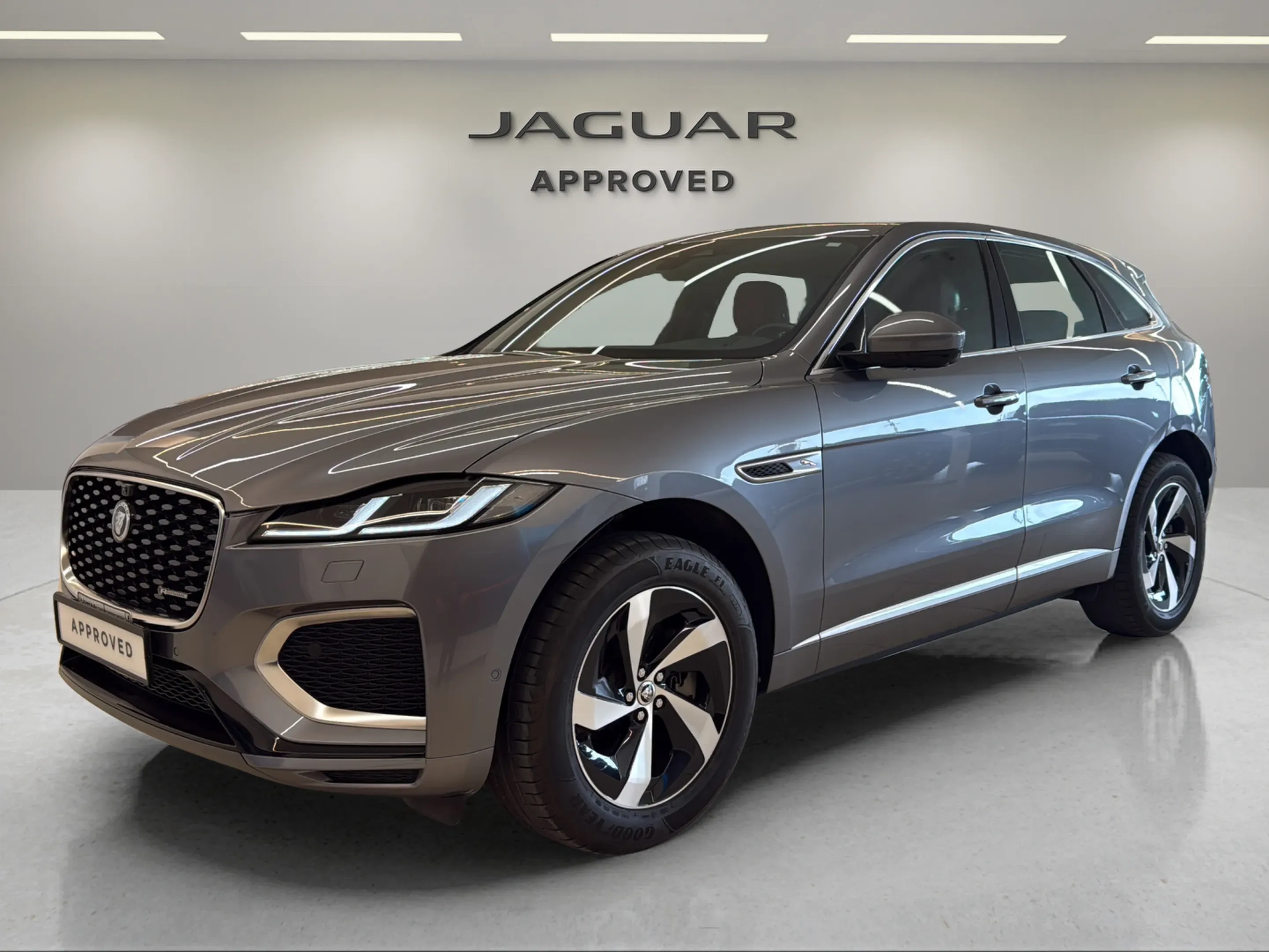 Jaguar F-pace R-dynamic 2024 in Saudi Arabia
